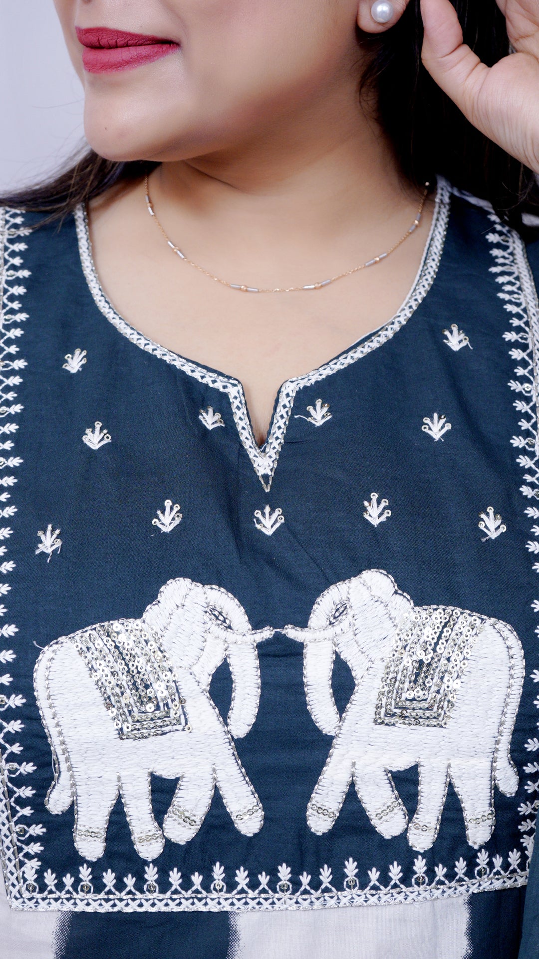 Neckline detail of pure cotton kurta set with white embroidery – Safarnama casual ethnic design