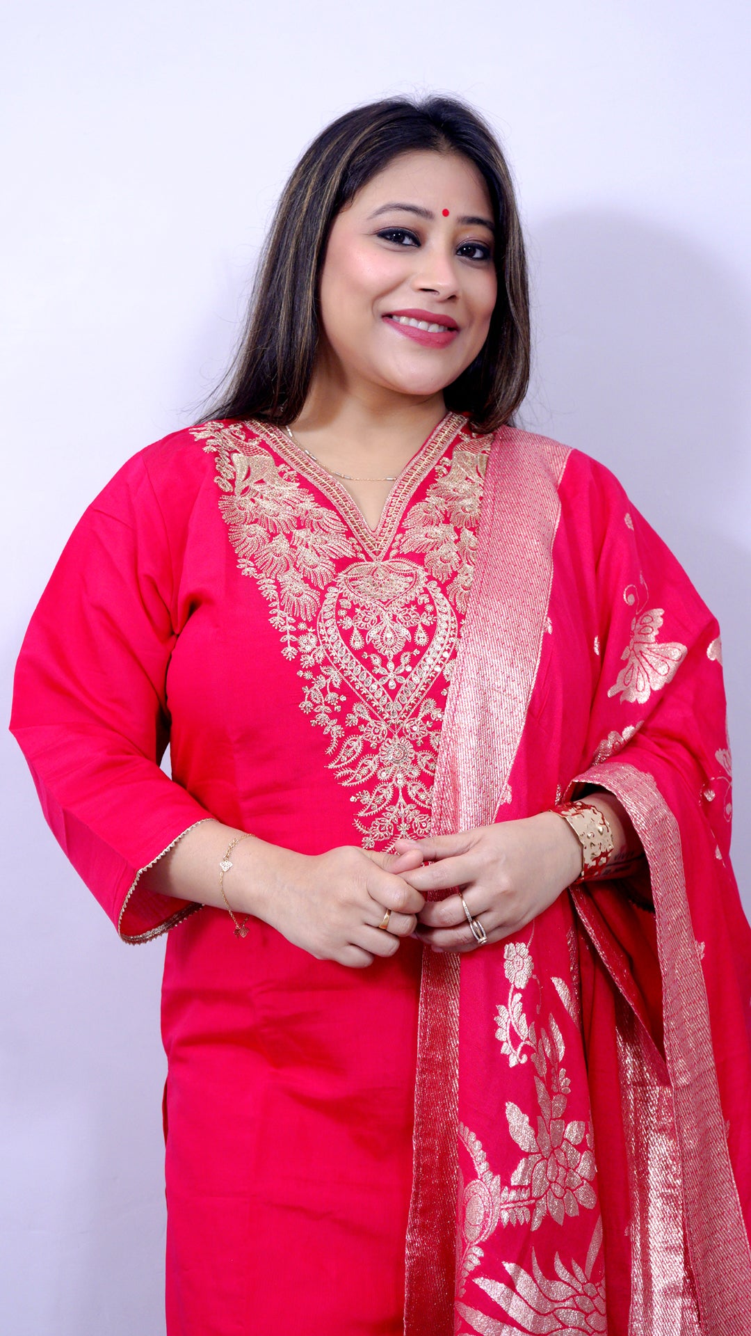 Fabric texture of royal pink ethnic suit set with Banarsi dupatta – Riwayat festive collection