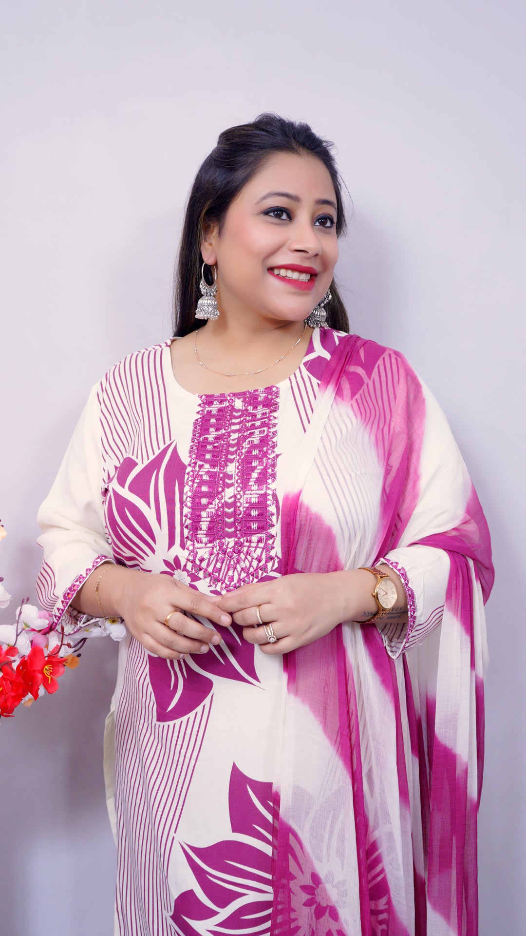 Neckline detail of white floral viscose rayon suit set – floral ethnic design