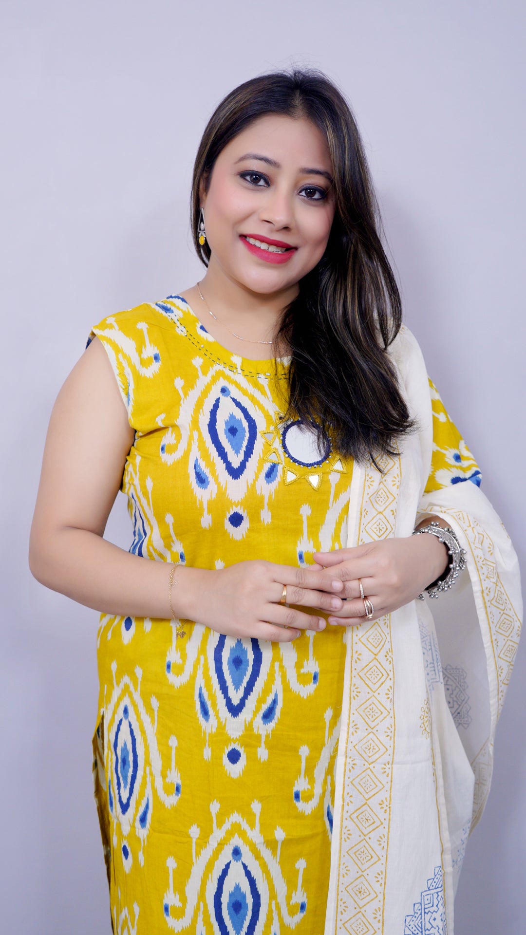 Fabric texture of yellow-white ikat cotton suit set – lightweight ethnic wear